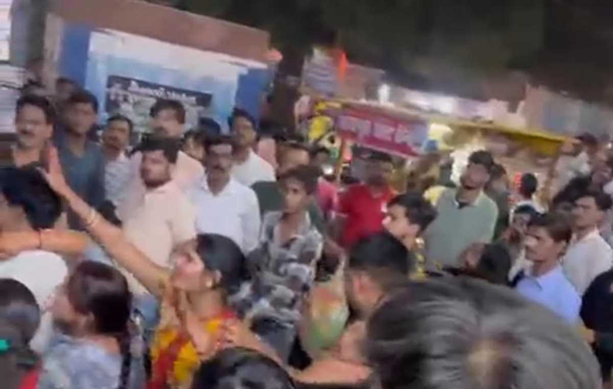 बस की एक सीट के लिए भिड़े दो परिवार, परिवहन विभाग की लापरवाही से हुए 7 घायल